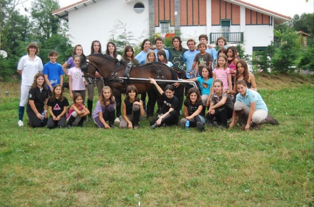 Grupo en el centro ecuestre.jpg